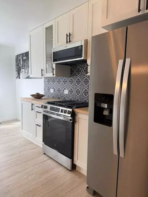 Kitchen - 732 Elmwood Ln #A1, Wheeling, IL 60090 photo 2 of 4