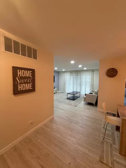 Entry Way - 732 Elmwood Ln #A1, Wheeling, IL 60090 photo 1 of 3