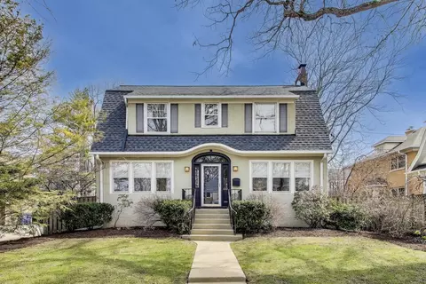 610 4th St, Wilmette, IL 60091