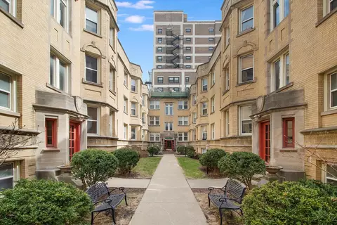6811 N Lakewood Ave #3E, Chicago, IL 60626