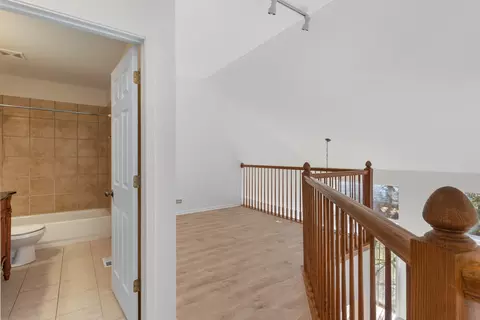 Entry Way - 366 E Haver Hill Ct, Itasca, IL 60143 photo 2 of 2