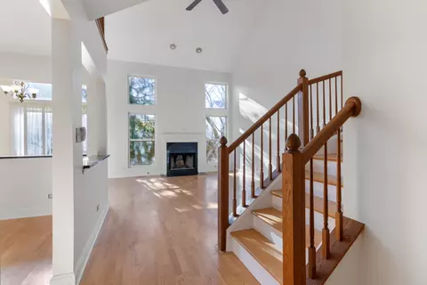 Living - 366 E Haver Hill Ct, Itasca, IL 60143 photo 4 of 6