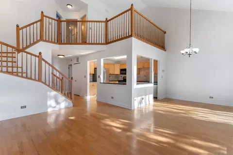 Living - 366 E Haver Hill Ct, Itasca, IL 60143 photo 5 of 6