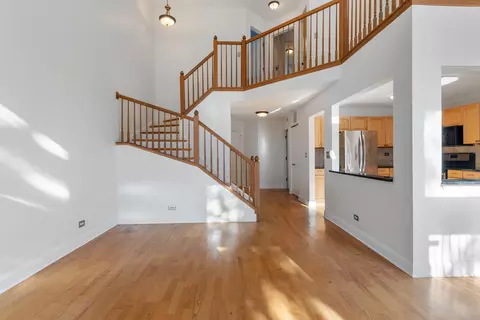 Living - 366 E Haver Hill Ct, Itasca, IL 60143 photo 3 of 6