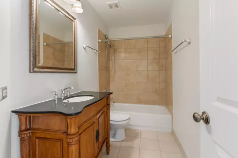 Bath - 366 E Haver Hill Ct, Itasca, IL 60143 photo 1 of 2
