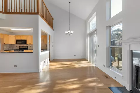 Living - 366 E Haver Hill Ct, Itasca, IL 60143 photo 2 of 6