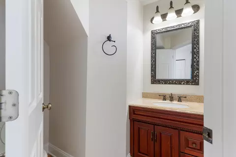 Bath - 366 E Haver Hill Ct, Itasca, IL 60143 photo 2 of 2