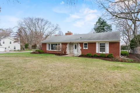 240 W Woodstock St, Crystal Lake, IL 60014