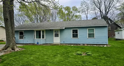 712 N Bourne St, Tolono, IL 61880