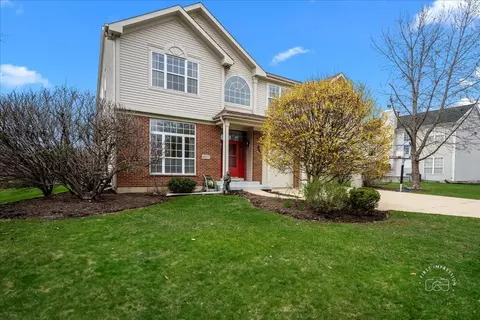 607 Century Farm Ln, Naperville, IL 60563