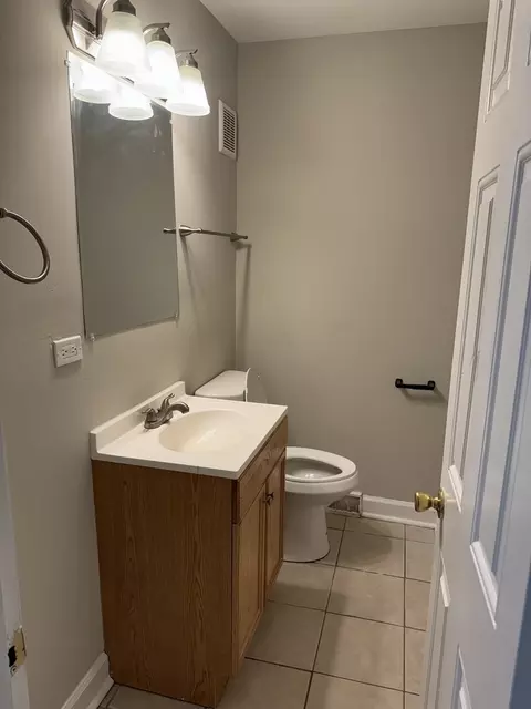 Bath - 2057 Pine St, Des Plaines, IL 60018 photo 1 of 2