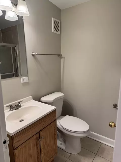 Bath - 2057 Pine St, Des Plaines, IL 60018 photo 2 of 2