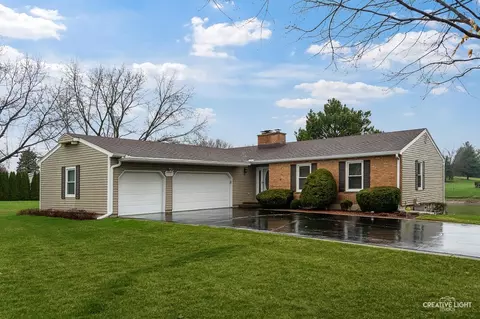 11 N638 Old Barn Rd, Elgin, IL 60124