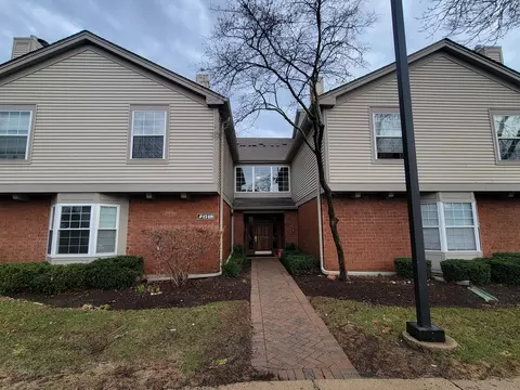 109 White Oak Ct #10, Schaumburg, IL 60195
