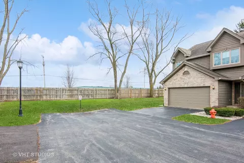 Exterior - 1501 Arbor Ln, Elgin, IL 60123 photo 2 of 6