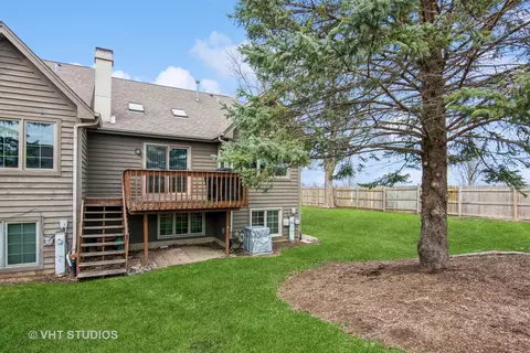 Exterior - 1501 Arbor Ln, Elgin, IL 60123 photo 4 of 6