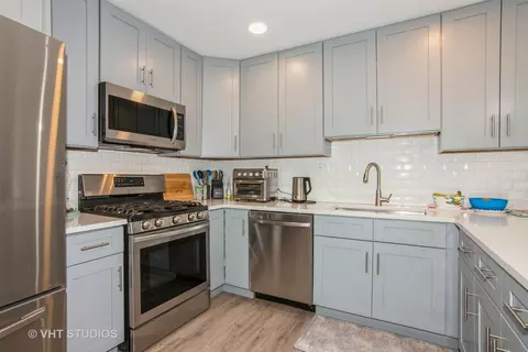 Kitchen - 1501 Arbor Ln, Elgin, IL 60123 photo 2 of 3