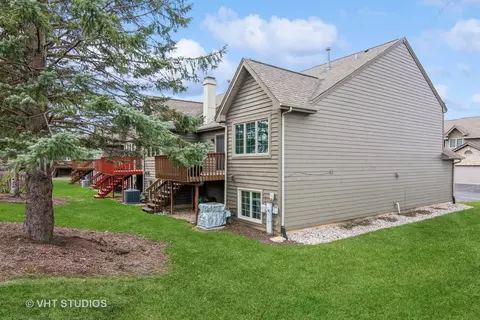 Exterior - 1501 Arbor Ln, Elgin, IL 60123 photo 5 of 6