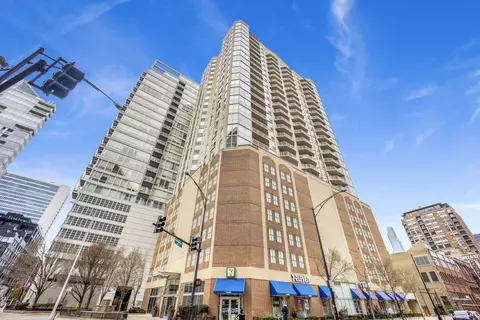 645 N Kingsbury St #2303, Chicago, IL 60654