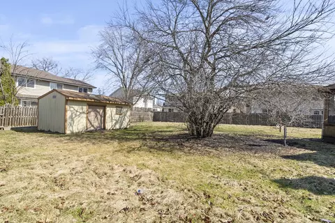 Exterior - 919 Tanglewood Dr, Wheeling, IL 60090 photo 2 of 6
