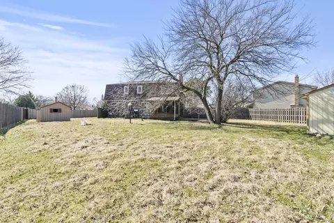 Exterior - 919 Tanglewood Dr, Wheeling, IL 60090 photo 1 of 6