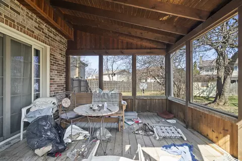 Exterior - 919 Tanglewood Dr, Wheeling, IL 60090 photo 5 of 6