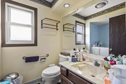 Bath - 919 Tanglewood Dr, Wheeling, IL 60090 photo 1 of 2