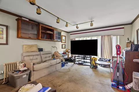 Living - 919 Tanglewood Dr, Wheeling, IL 60090 photo 1 of 1