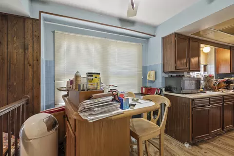 Kitchen - 919 Tanglewood Dr, Wheeling, IL 60090 photo 2 of 3