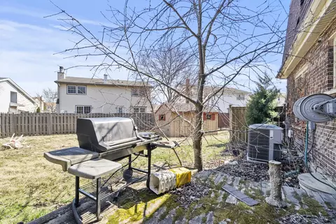 Exterior - 919 Tanglewood Dr, Wheeling, IL 60090 photo 6 of 6