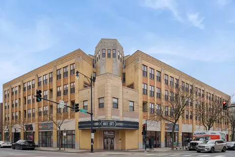 1645 W School St #205, Chicago, IL 60657