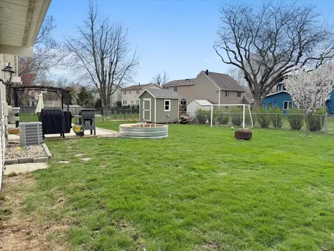 40 Kenfield Cir, Bloomington, IL 61704 photo 36