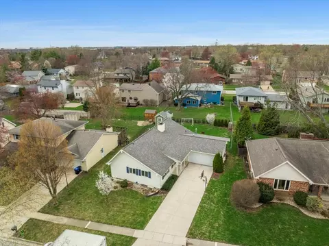 40 Kenfield Cir, Bloomington, IL 61704 photo 33