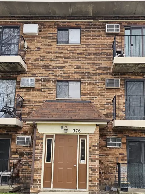 970 N Rohlwing Rd #201A, Addison, IL 60101