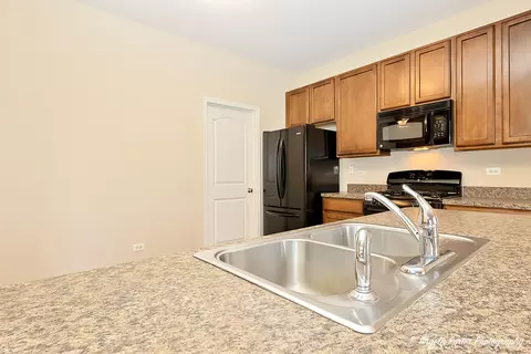 Kitchen - 1037 Carrick Ln, Mchenry, IL 60050 photo 5 of 5