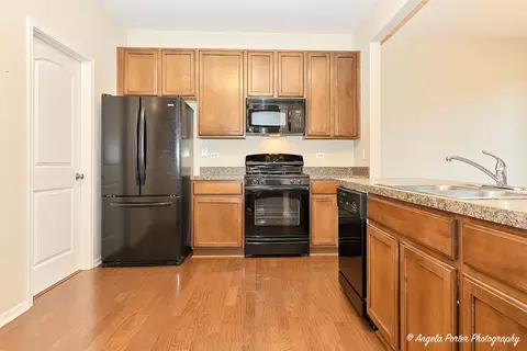 Kitchen - 1037 Carrick Ln, Mchenry, IL 60050 photo 2 of 5