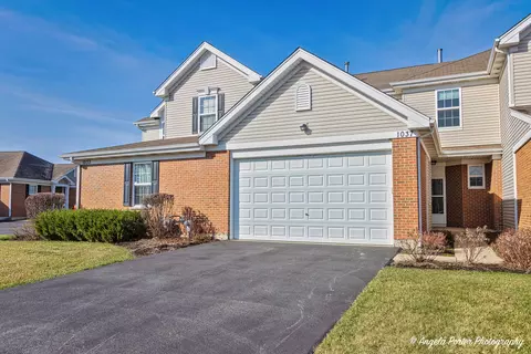 1037 Carrick Ln, Mchenry, IL 60050