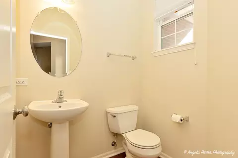 Bath - 1037 Carrick Ln, Mchenry, IL 60050 photo 1 of 2
