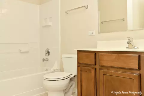 Bath - 1037 Carrick Ln, Mchenry, IL 60050 photo 2 of 2