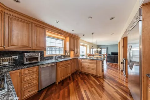 Kitchen - 3895 Moulin Ln, Hoffman Estates, IL 60192 photo 2 of 3