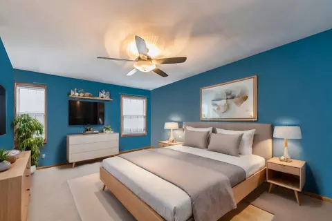 Bedroom - 3895 Moulin Ln, Hoffman Estates, IL 60192 photo 3 of 3