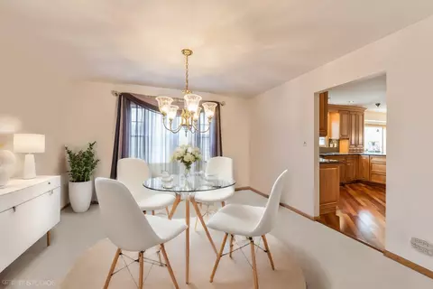 Dining - 3895 Moulin Ln, Hoffman Estates, IL 60192 photo 2 of 2