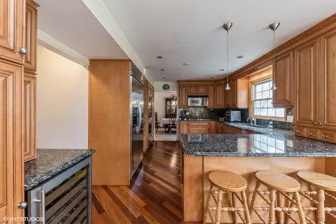 Kitchen - 3895 Moulin Ln, Hoffman Estates, IL 60192 photo 3 of 3