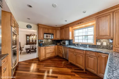 Kitchen - 3895 Moulin Ln, Hoffman Estates, IL 60192 photo 1 of 3