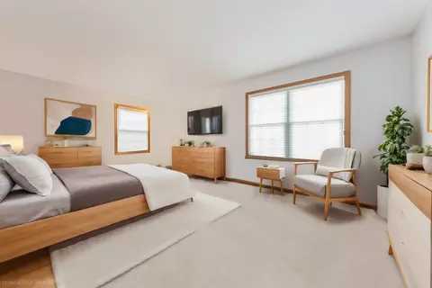 Bedroom - 3895 Moulin Ln, Hoffman Estates, IL 60192 photo 1 of 3