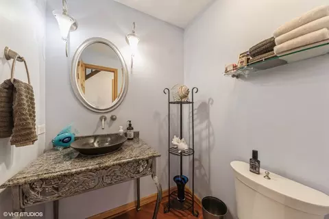 Bath - 3895 Moulin Ln, Hoffman Estates, IL 60192 photo 3 of 3