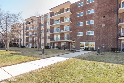 5300 Walnut Ave #7C, Downers Grove, IL 60515