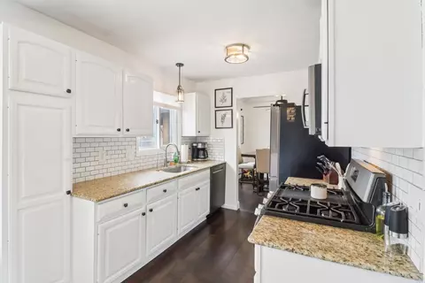 Kitchen - 3615 W Cornell Ct, Mchenry, IL 60050 photo 2 of 6