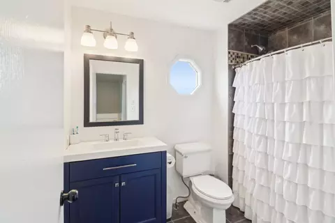 Bath - 3615 W Cornell Ct, Mchenry, IL 60050 photo 2 of 4