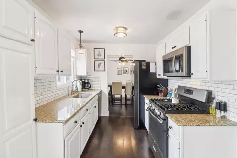 Kitchen - 3615 W Cornell Ct, Mchenry, IL 60050 photo 3 of 6